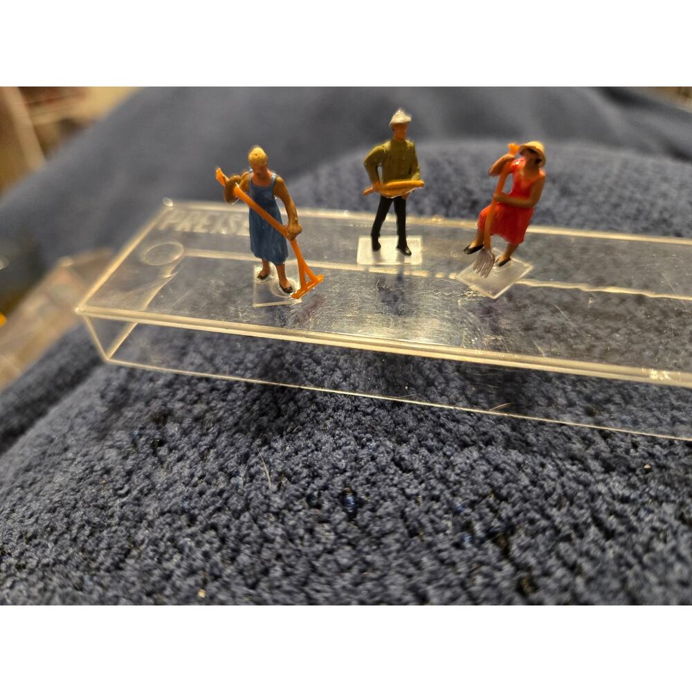VINTAGE Preiser 1:90 Scale Made in Germany HO Assorted Figure Set 3pc
